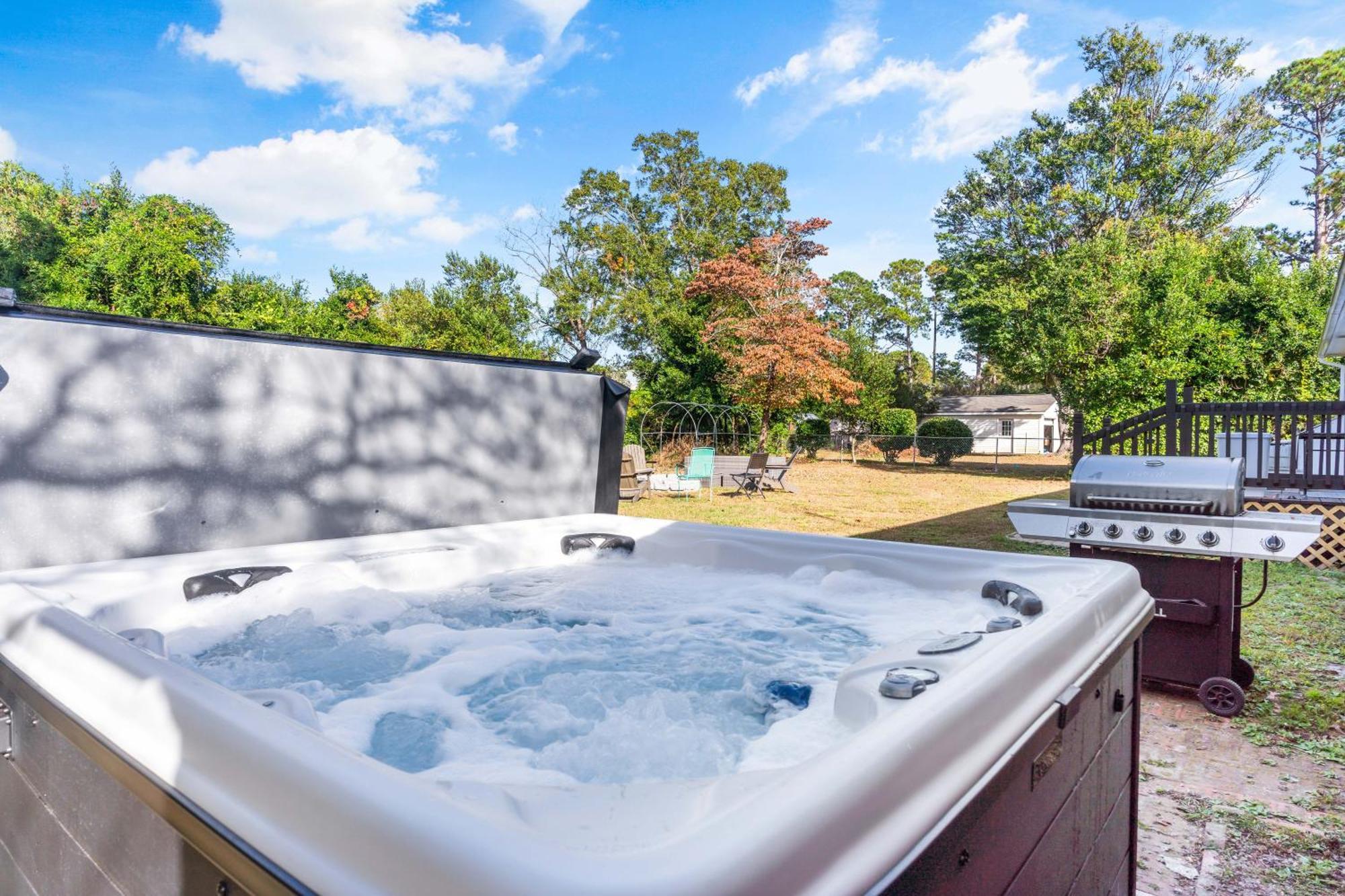 Chill Retreat, Hot Tub, Large Private Yard Villa Уилмингтън Екстериор снимка
